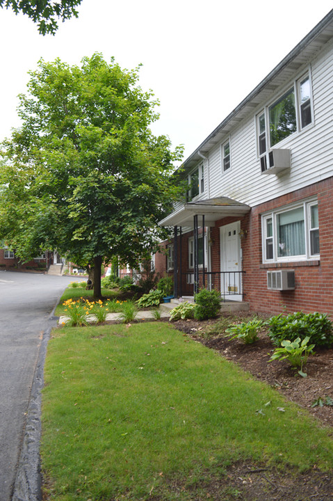 Pleasant View Apartments in Easthampton, MA - Building Photo