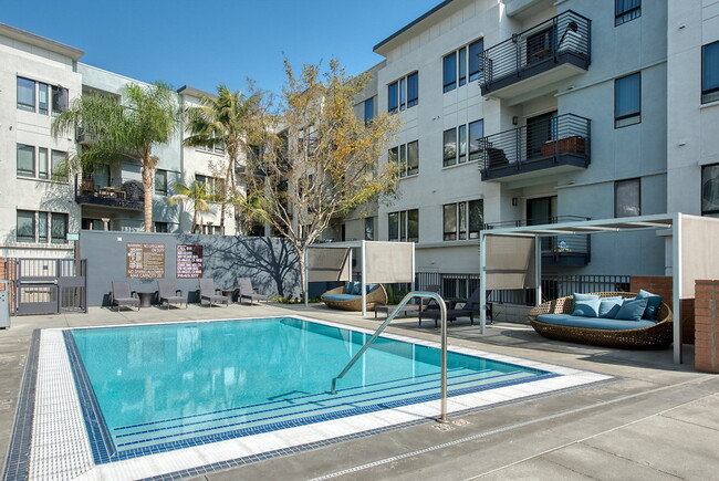 5600 Wilshire in Los Angeles, CA - Foto de edificio - Building Photo
