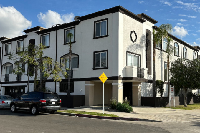 Satsuma Townhomes in North Hollywood, CA - Building Photo