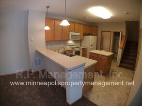 10800 Hawthorn Trail in Woodbury, MN - Building Photo - Building Photo