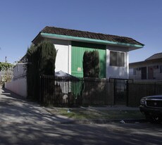 14121 Calvert St in Van Nuys, CA - Building Photo