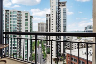 3481 Lakeside Dr NE in Atlanta, GA - Building Photo