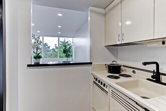 2701 Westheimer Rd in Houston, TX - Foto de edificio - Building Photo