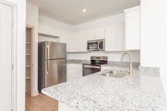 7607 Gramercy Wy in San Antonio, TX - Building Photo - Building Photo