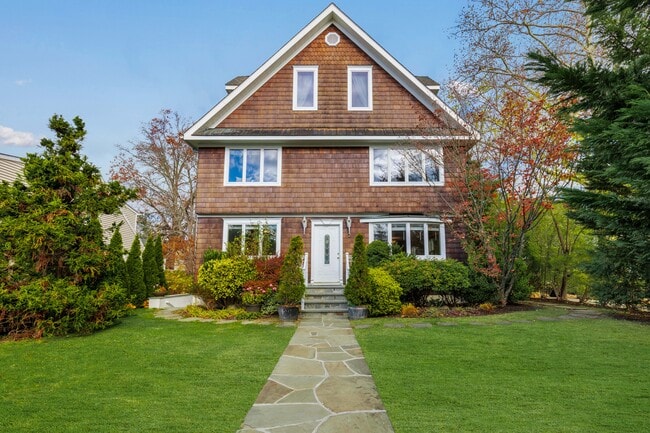 property at 2 Goldwin St