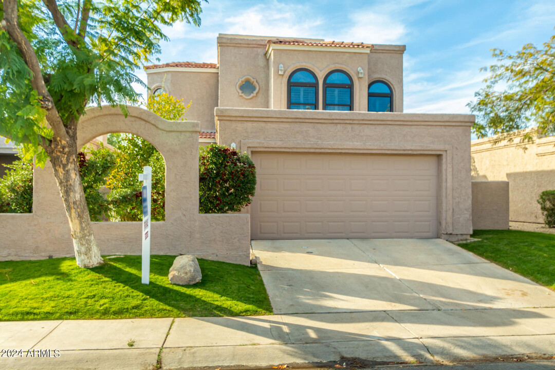 7558 N Vía De La Luna in Scottsdale, AZ - Building Photo