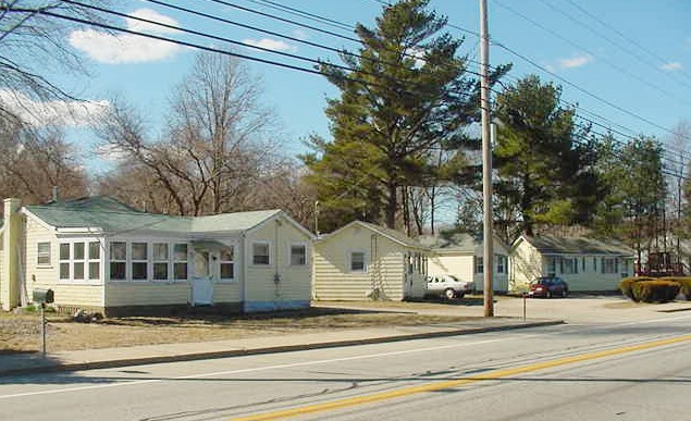 1070 Boston Neck Rd in Narragansett, RI - Foto de edificio