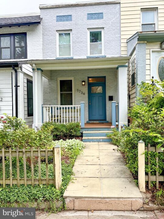 1734 L St NE in Washington, DC - Building Photo