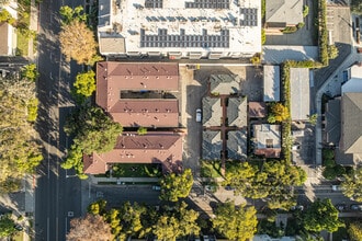 330-350 Waldo Ave in Pasadena, CA - Foto de edificio - Building Photo