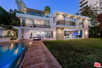 1111 Sierra Alta Way in Beverly Hills, CA - Building Photo - Building Photo