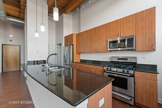 1750 N Wolcott Ave, Unit 303 in Chicago, IL - Building Photo - Building Photo