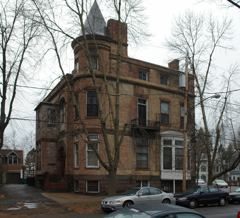 11 N Church St in Schenectady, NY - Foto de edificio