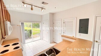 10278 Regent Park Dr in Orlando, FL - Building Photo