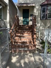 3807 N Whipple St, Unit #3 - Garden Unit in Chicago, IL - Building Photo - Building Photo