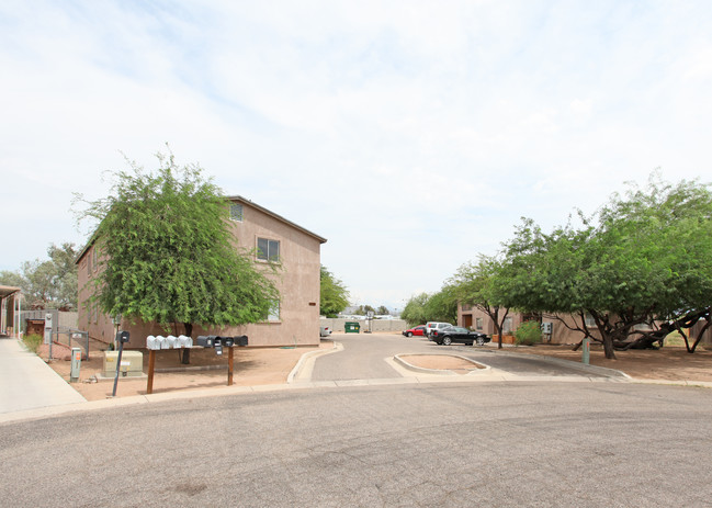 9850 E Birchwood Ave in Mesa, AZ - Foto de edificio - Building Photo