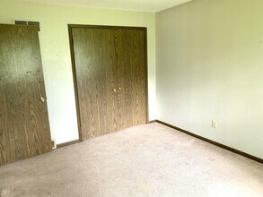 2160 Edgewood Rd NW in Cedar Rapids, IA - Building Photo - Building Photo