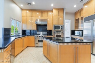 2221 Glenbrook Way in Las Vegas, NV - Building Photo - Building Photo