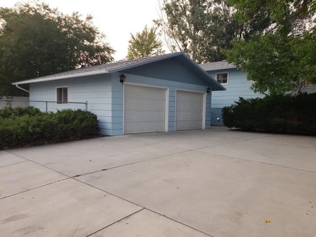 property at 2754 Phyllis Cir S