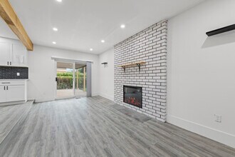 32447 Hawthorne Dr in Warren, MI - Foto de edificio - Building Photo