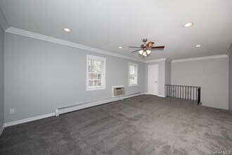 19 Pickwick Ln in North Babylon, NY - Building Photo - Building Photo