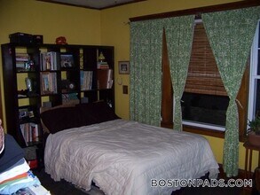 21 Moraine St in Boston, MA - Foto de edificio - Building Photo