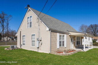9338 Ponder Ln in Louisville, KY - Building Photo - Building Photo