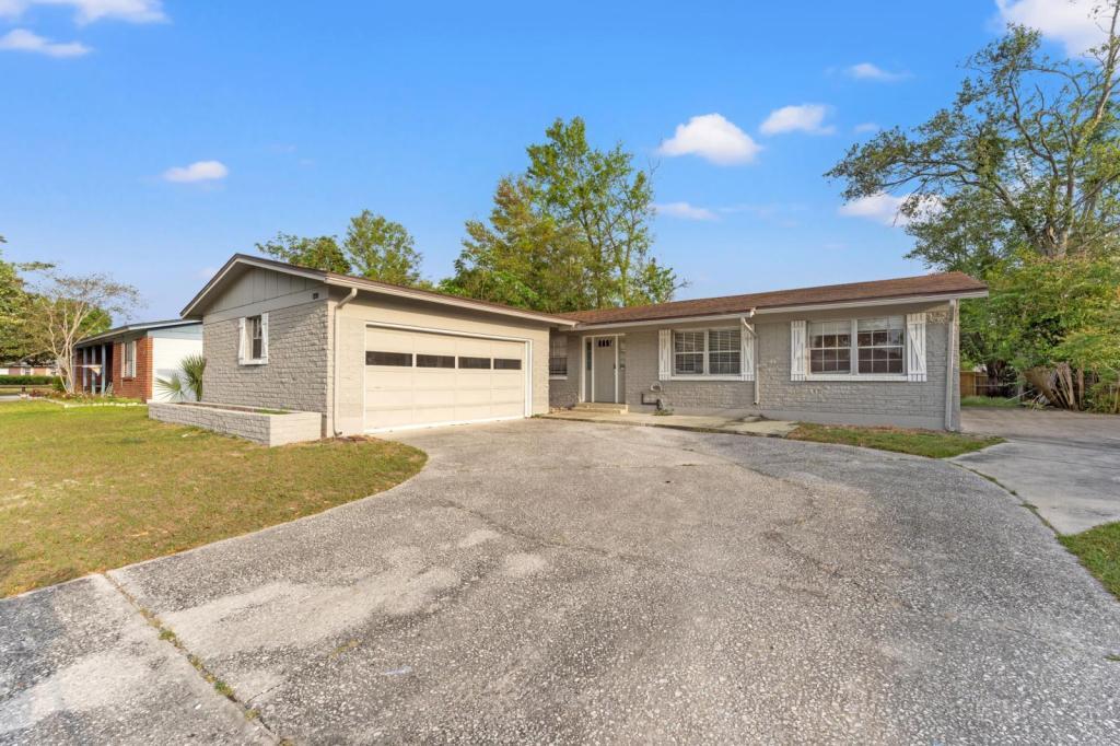7739 Pinnacle Dr in Jacksonville, FL - Building Photo