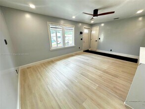 245 SW 6th St in Dania Beach, FL - Foto de edificio - Building Photo