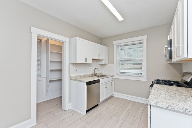 1019 Dempster St in Evanston, IL - Building Photo - Building Photo