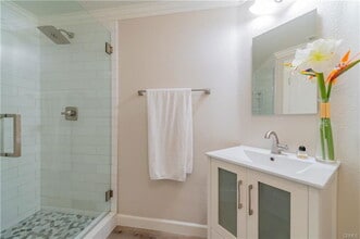5 Bretagne in Newport Beach, CA - Building Photo - Building Photo
