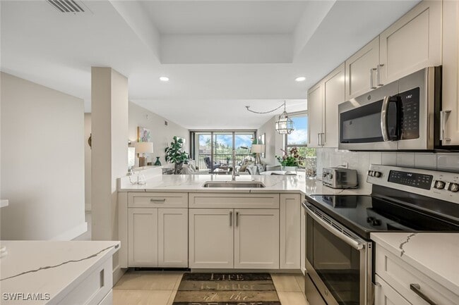 10562 Gulf Shore Dr in Naples, FL - Building Photo - Building Photo