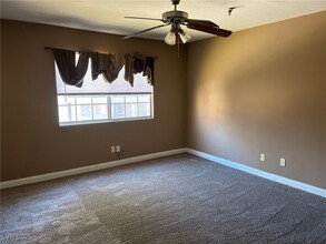 2750 S Durango Dr in Las Vegas, NV - Building Photo - Building Photo
