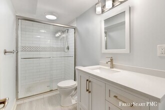 2536 Rudgate Dr NW in Grand Rapids, MI - Building Photo - Building Photo