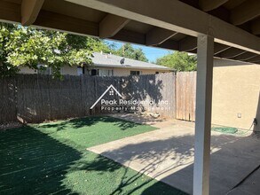 7509 St Philomena Way in Citrus Heights, CA - Foto de edificio - Building Photo