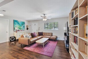 1715 W St Johns Ave in Austin, TX - Building Photo