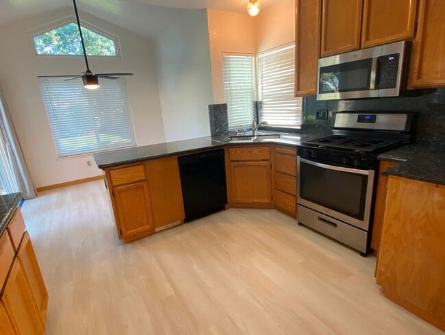 614 Countryside Dr in Vacaville, CA - Building Photo - Building Photo