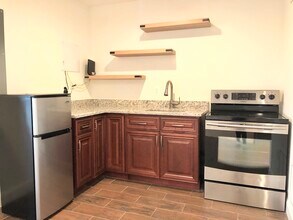 14711 Beaumeadow Dr, Unit Upper Level Room 2 in Centreville, VA - Building Photo - Building Photo