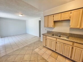 3330 Cambridge St in Las Vegas, NV - Building Photo - Building Photo