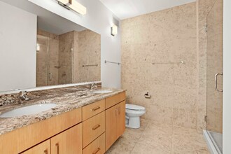 509 N St Clair St in Chicago, IL - Foto de edificio - Building Photo