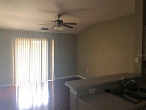 5471 Vineland Rd in Orlando, FL - Building Photo - Building Photo