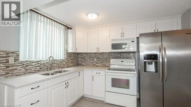 107 Horning Dr in Hamilton, ON - Building Photo - Building Photo