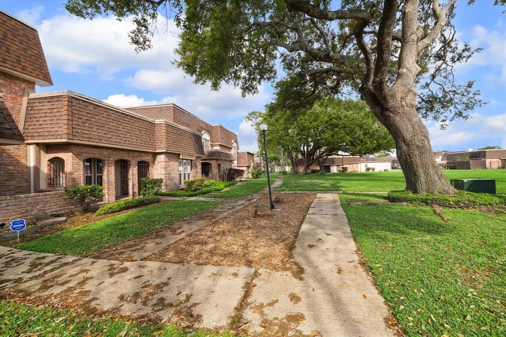 2825 Camelot Ln in Missouri City, TX - Building Photo