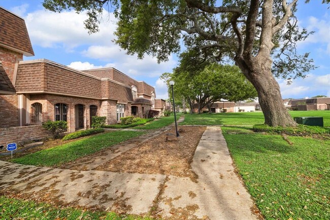 property at 2825 Camelot Ln