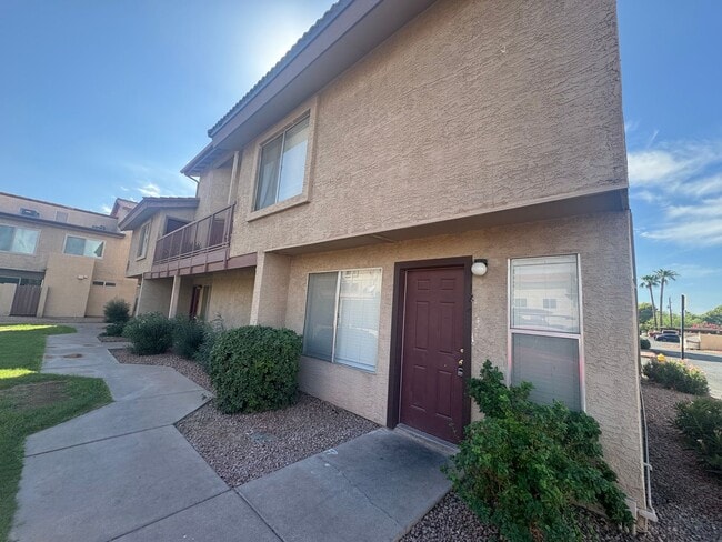 4828 W Orangewood Ave