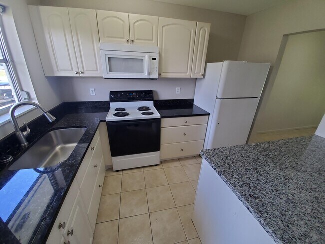 2984 SE Bonita St in Stuart, FL - Foto de edificio - Building Photo