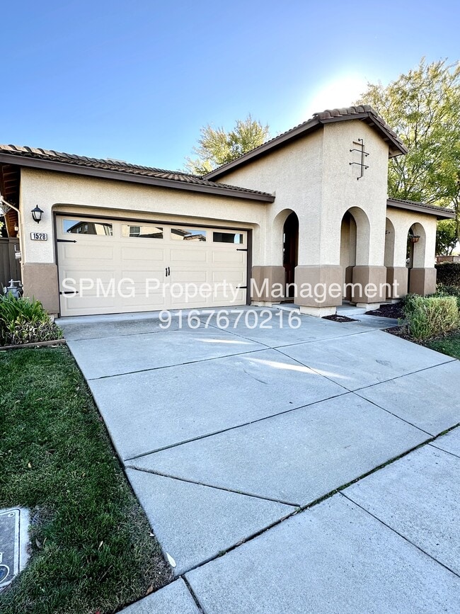 1528 Morning Glory Ln in Roseville, CA - Building Photo - Building Photo