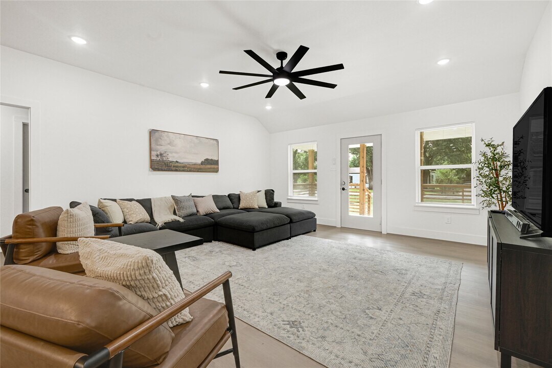1008 Danube St in Houston, TX - Building Photo