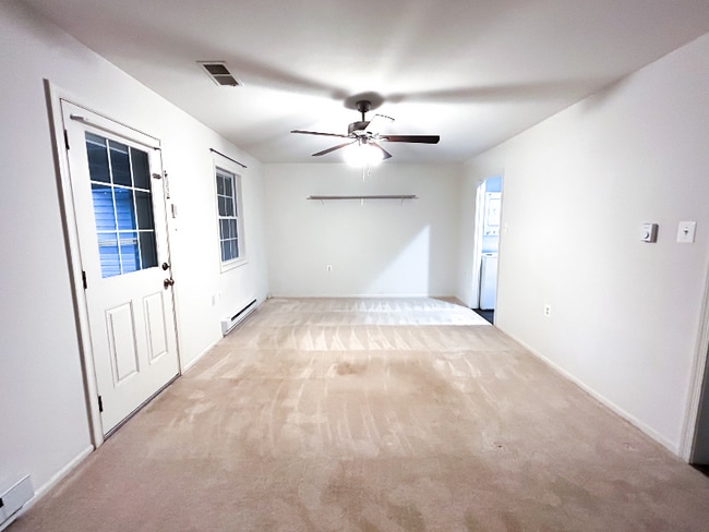 305 Rock Spring Dr SW in Leesburg, VA - Building Photo - Building Photo