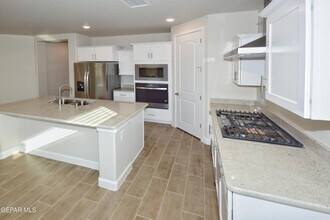 705 Paseo De La Reina St in Horizon City, TX - Building Photo - Building Photo