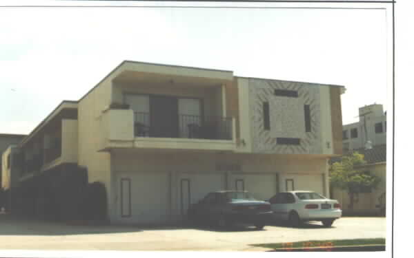 1730 S Barrington Ave in Los Angeles, CA - Building Photo